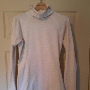 Under Armour Light Weight, Long Sleeve Athletic Shirt w/ Thumb Holes